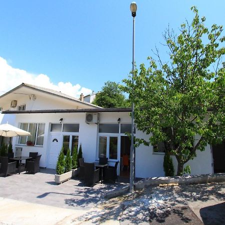 Apartments Nero Novi Vinodolski Bagian luar foto