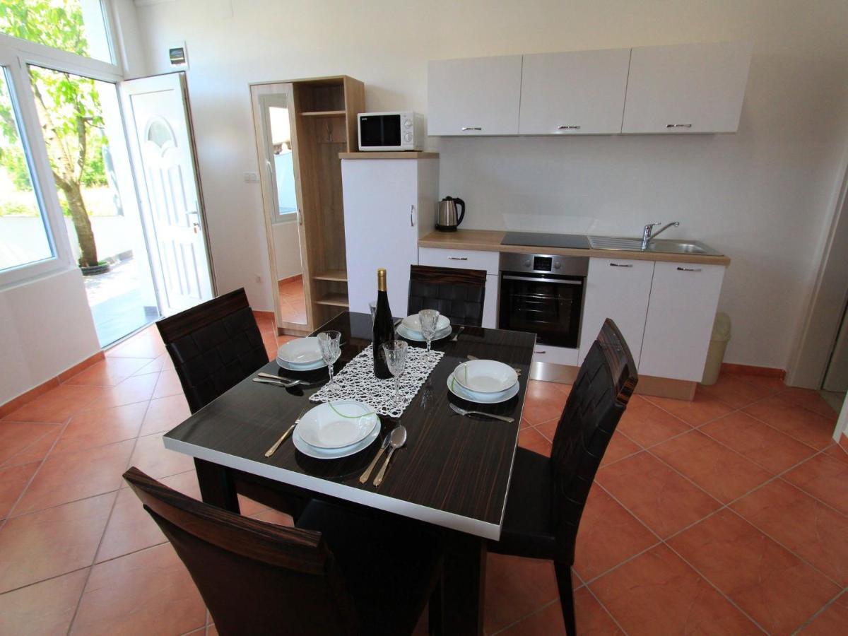 Apartments Nero Novi Vinodolski Bagian luar foto