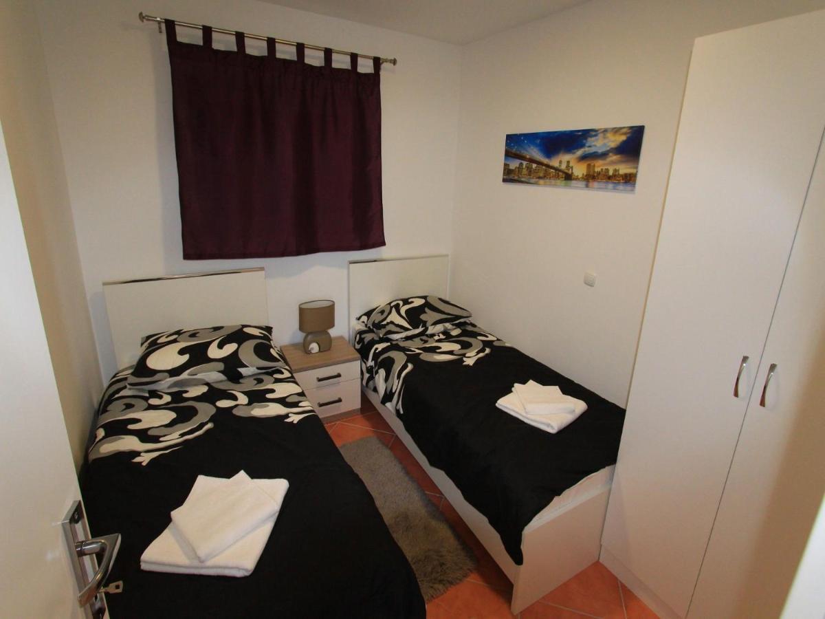 Apartments Nero Novi Vinodolski Bagian luar foto