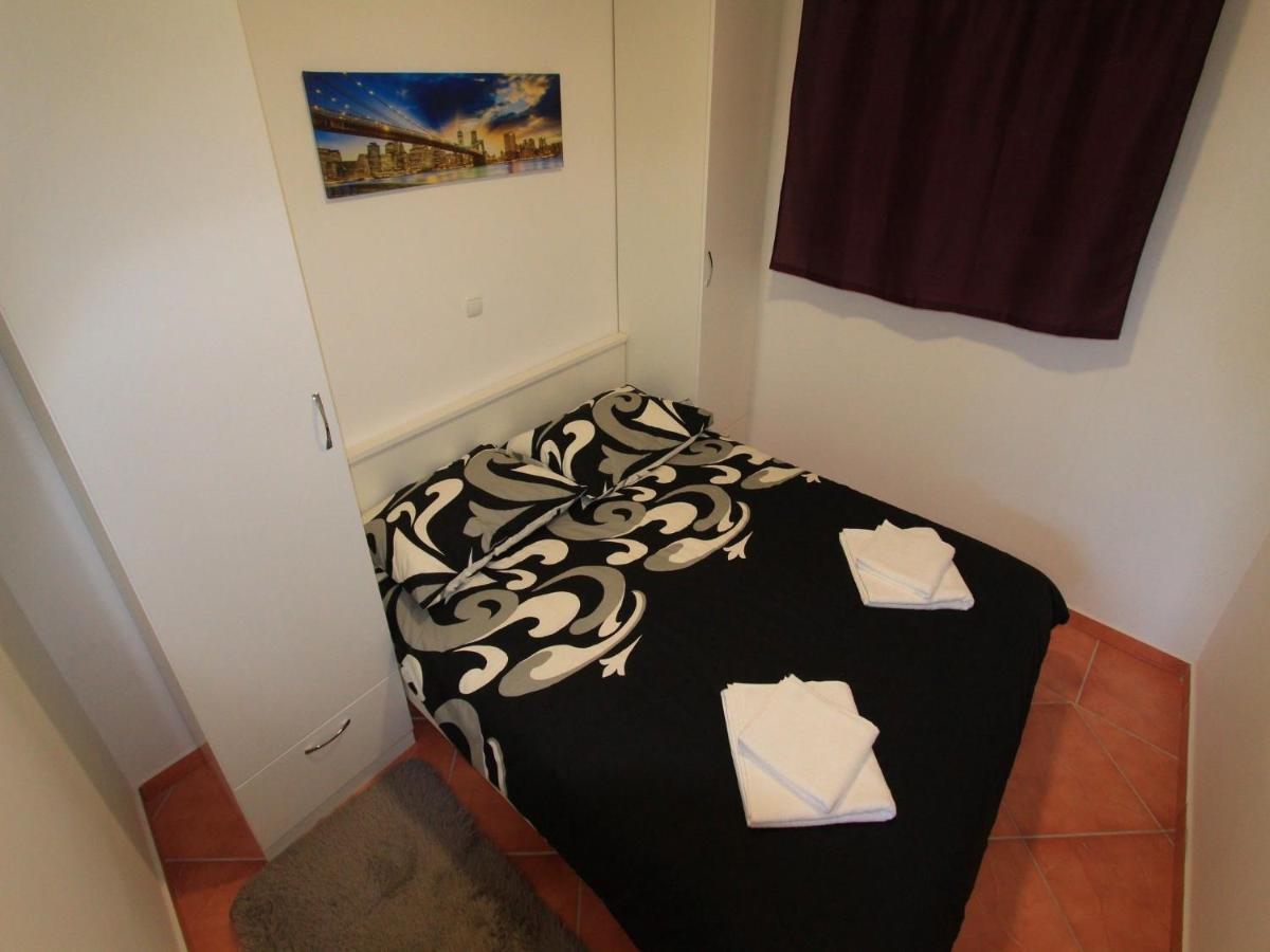 Apartments Nero Novi Vinodolski Bagian luar foto